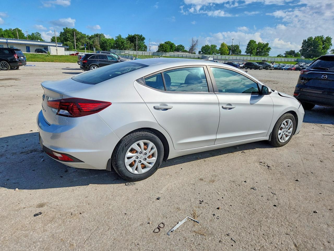 2020 Hyundai Elantra Se - Фото 3