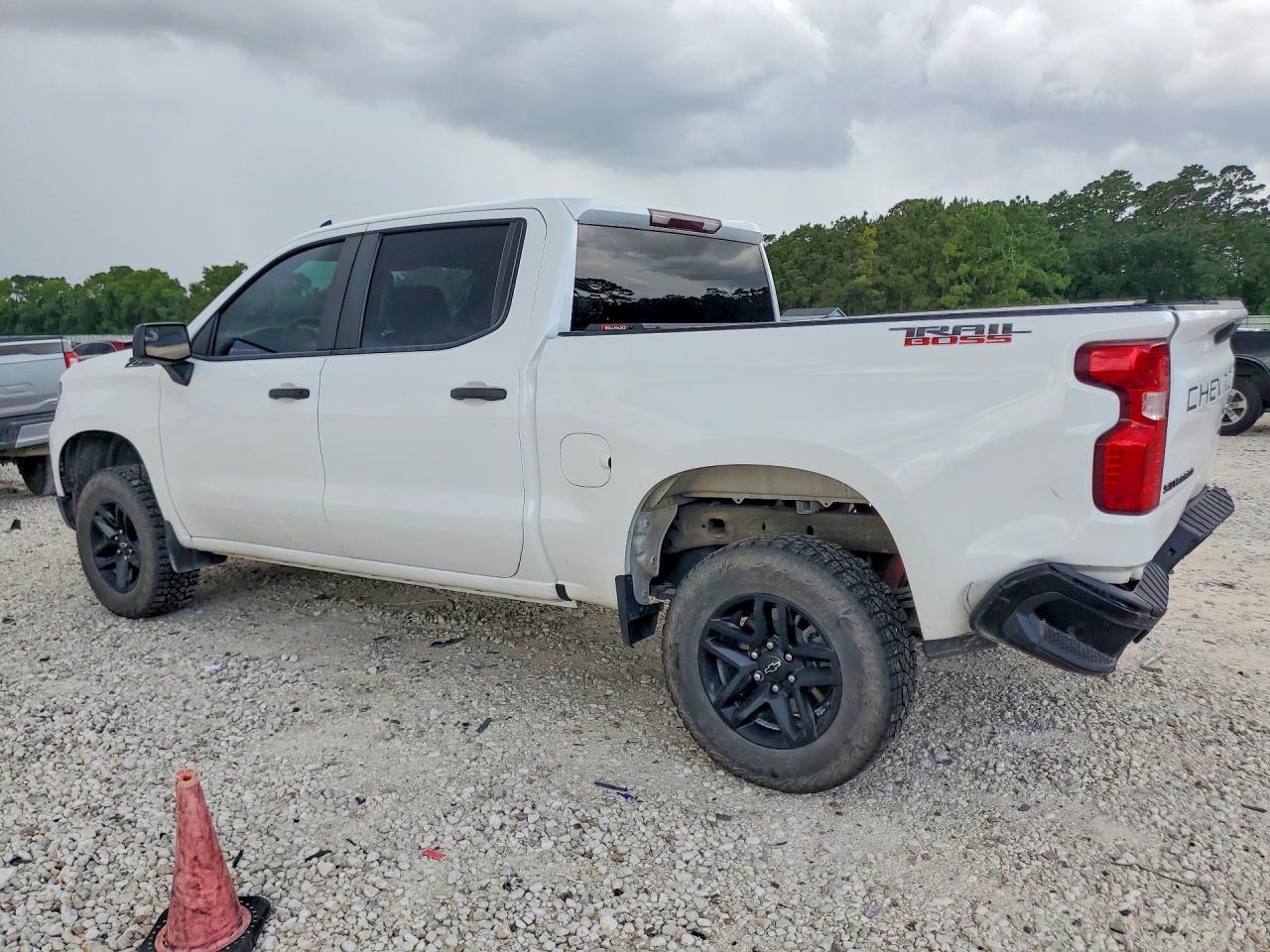 2024 Chevrolet Silverado K1500 Trail Boss Custom - Image 2