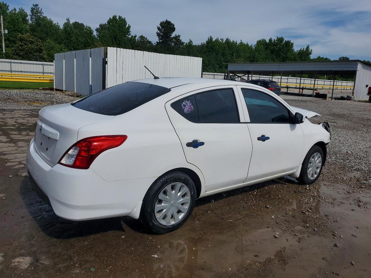 2017 Nissan Versa 1.6 S - Фото 3