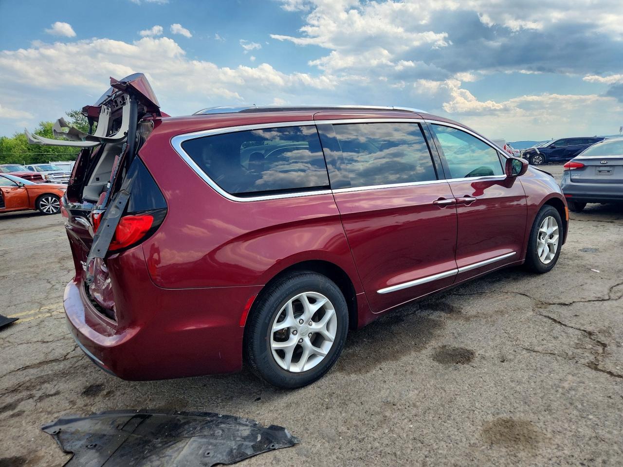 2017 Chrysler Pacifica Touring L Plus - Фото 3