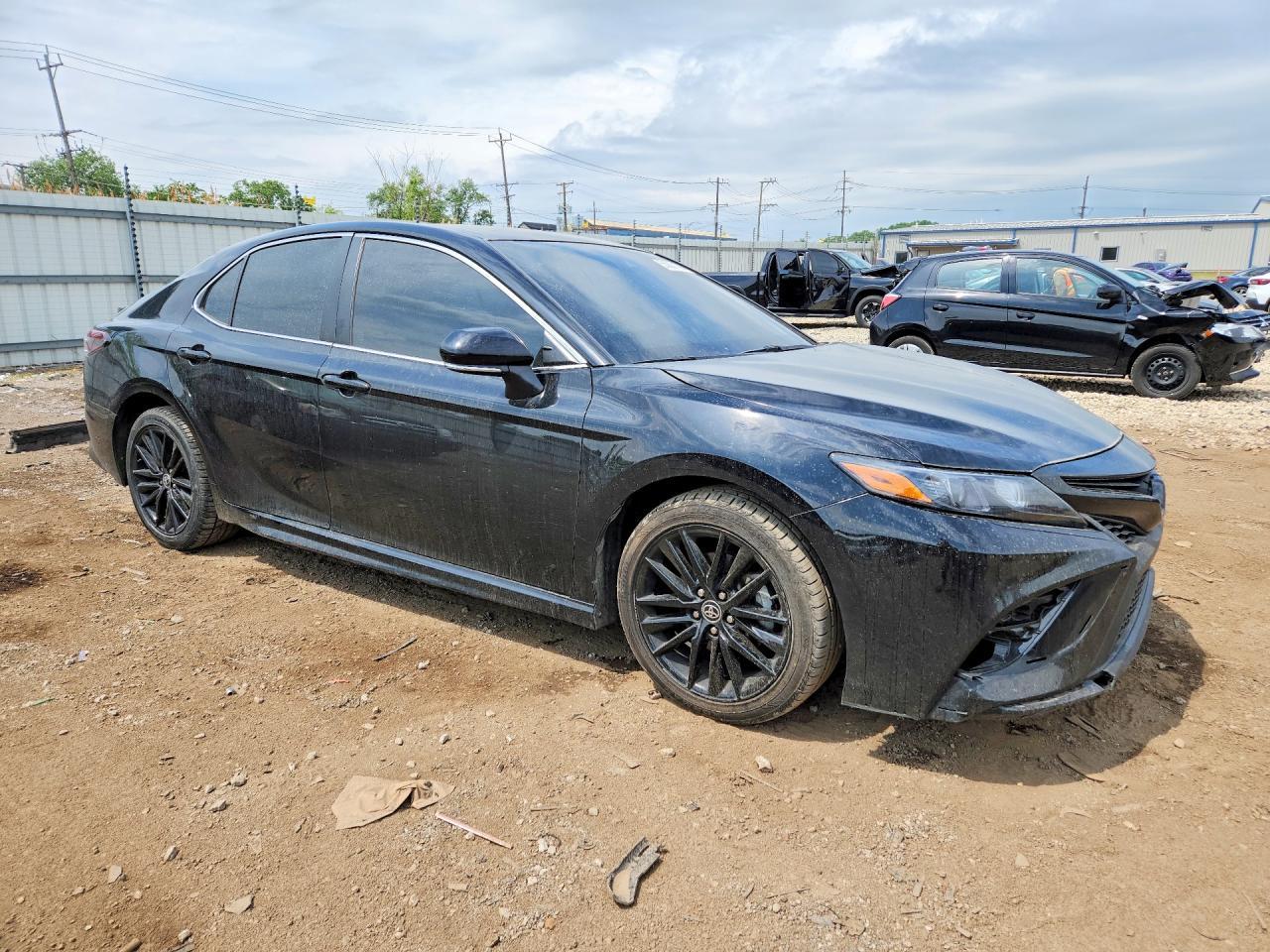 2022 Toyota Camry Se - Image 4