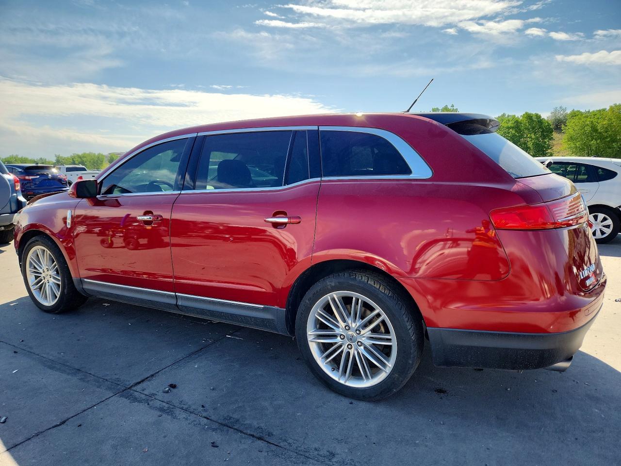 2013 Lincoln Mkt - Image 2