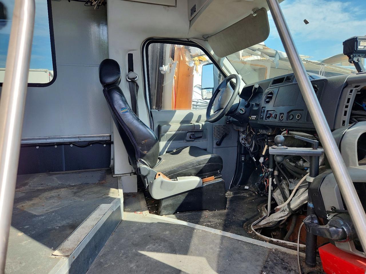 2019 Ford E450 Shuttle Bus - Фото 5