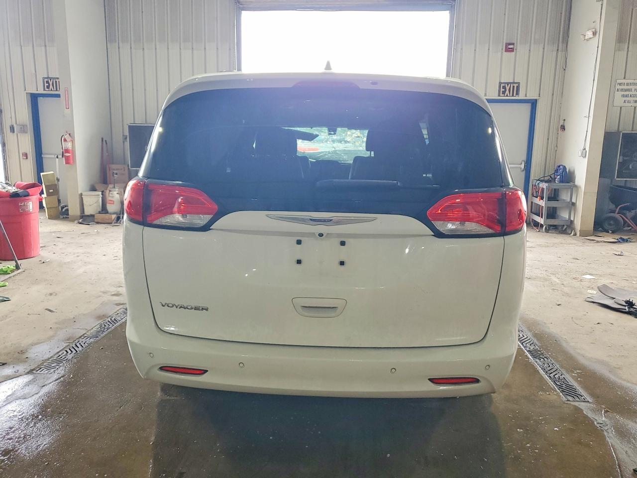 2020 Chrysler Voyager Lx - Image 6