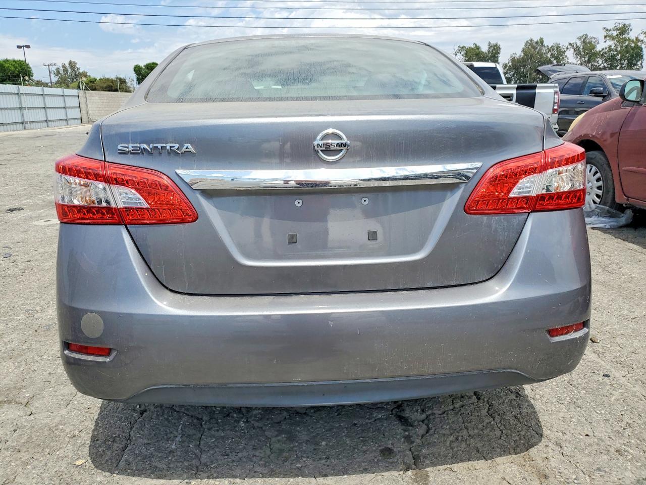 2015 Nissan Sentra S - Фото 6
