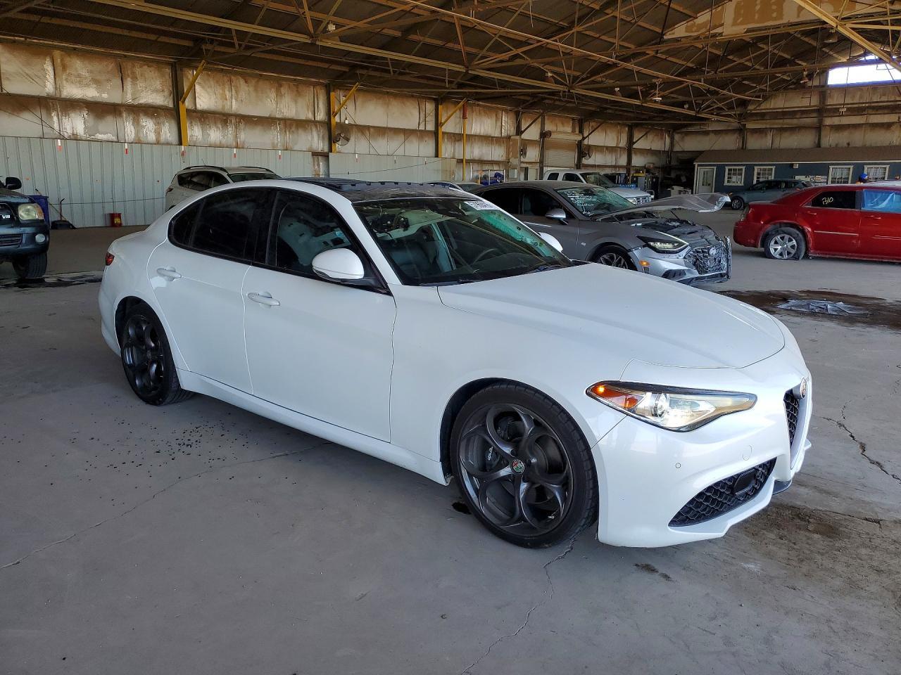 2017 Alfa Romeo Giulia Ti - Фото 4