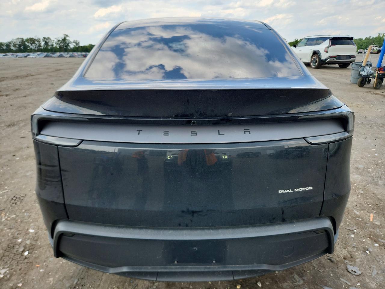 2026 Tesla Model Y - Фото 6