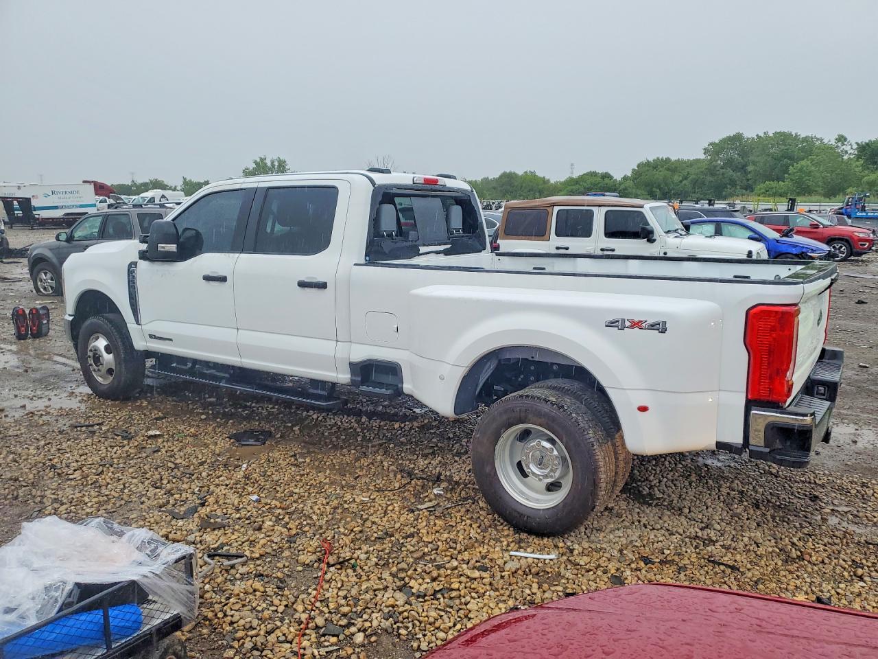 2025 Ford F350 Super Duty - Image 2
