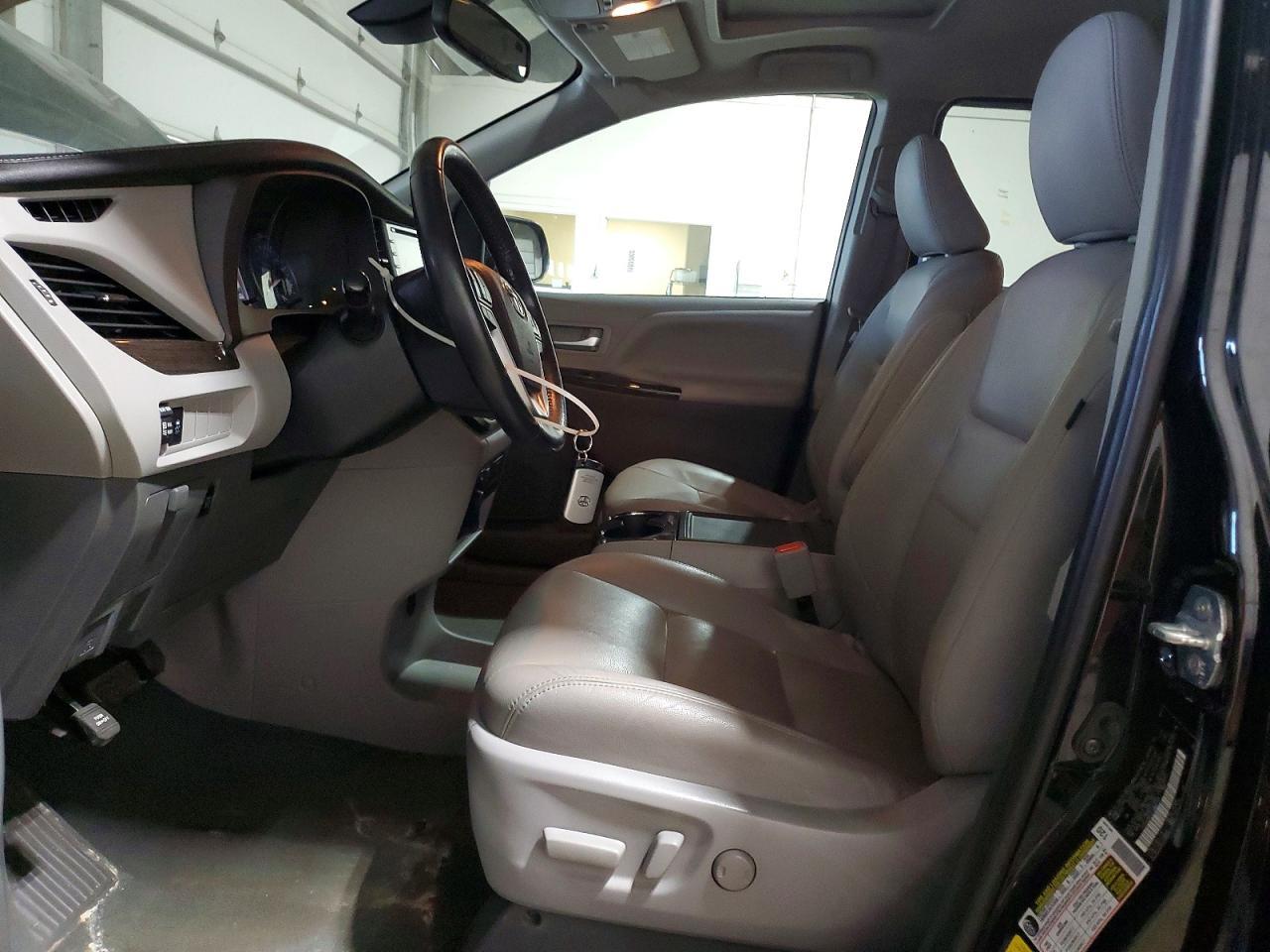 2020 Toyota Sienna - Image 7