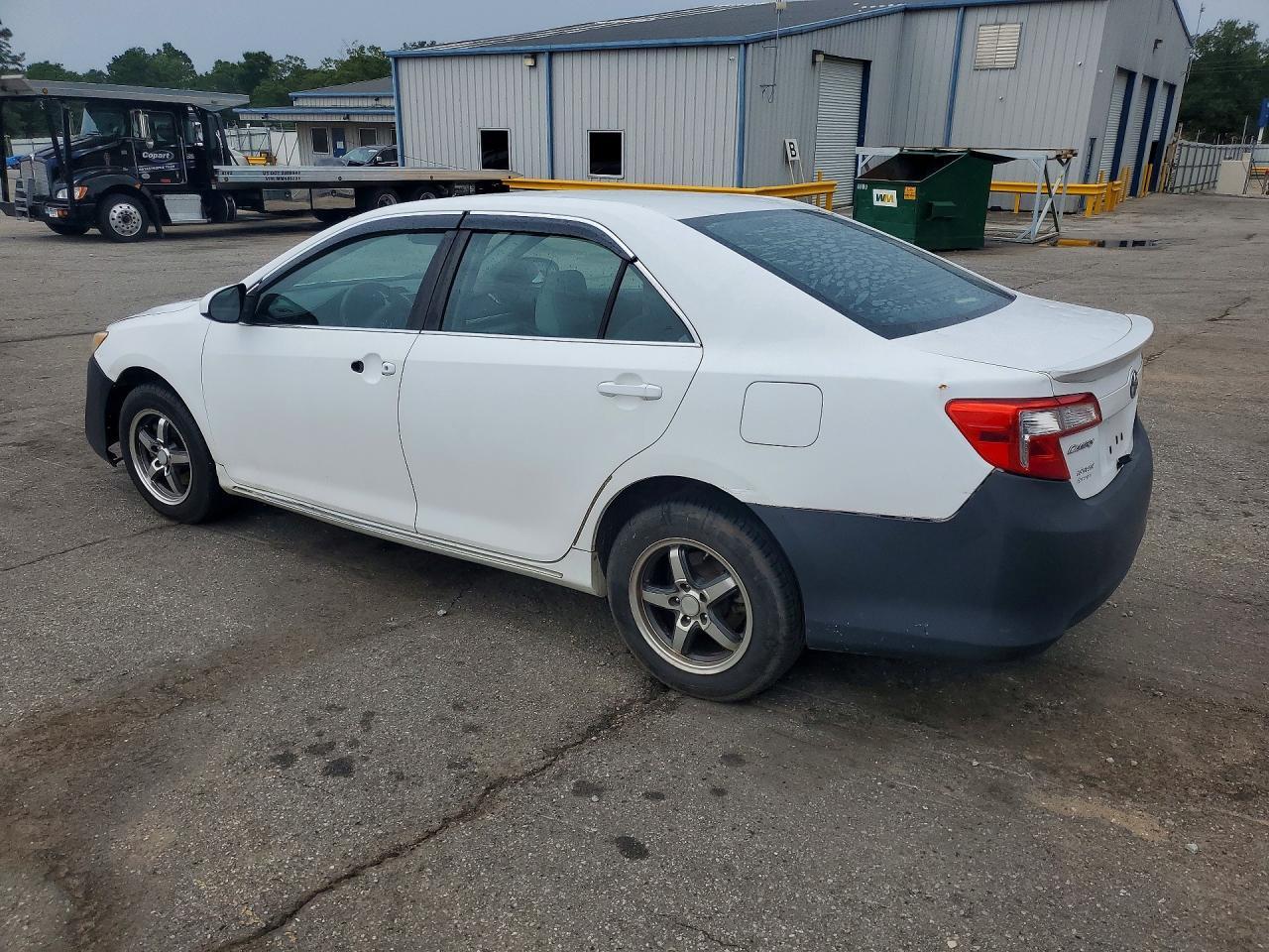 2012 Toyota Camry Le - Фото 2