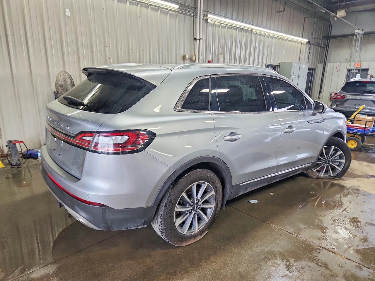 2022 Lincoln Nautilus - Image 3