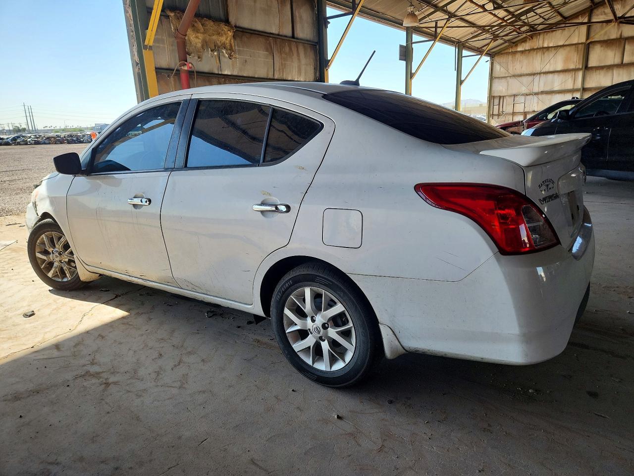 2017 Nissan Versa 1.6 S - Фото 2