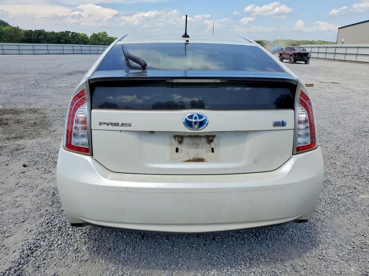 2015 Toyota Prius Four - Image 6