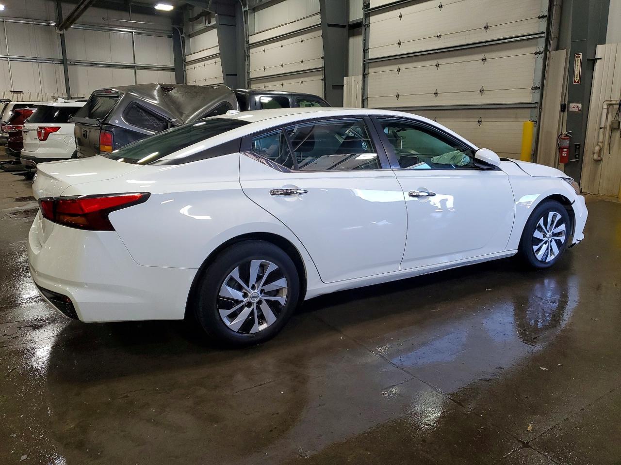 2020 Nissan Altima S - Фото 3