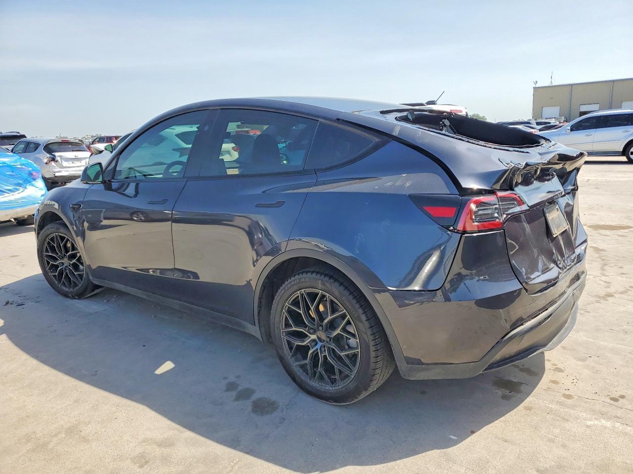 2024 Tesla Model Y - Фото 2