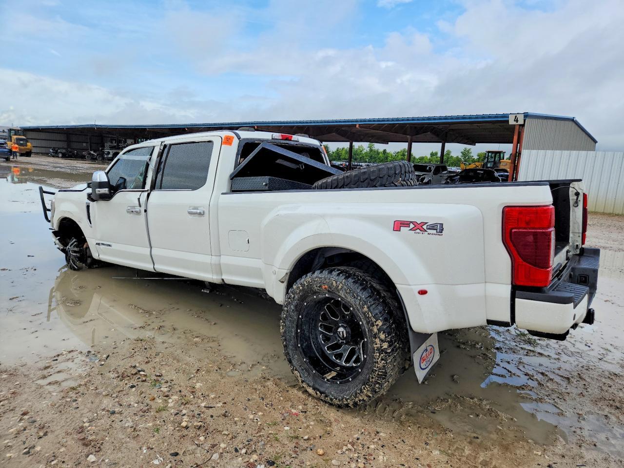 2021 Ford F350 Super Duty - Фото 2