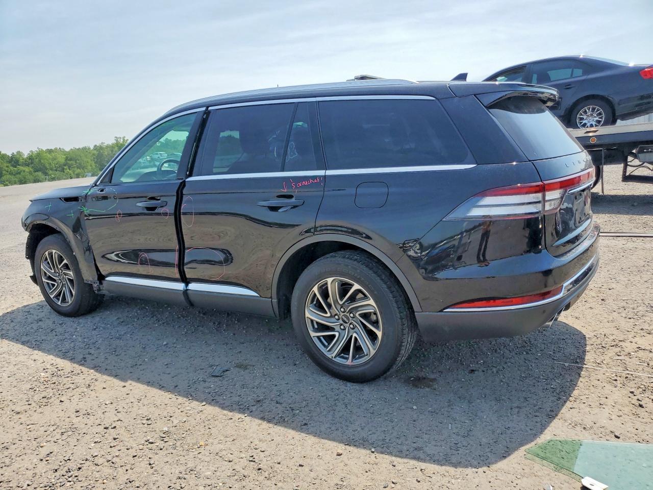 2023 Lincoln Aviator - Image 2