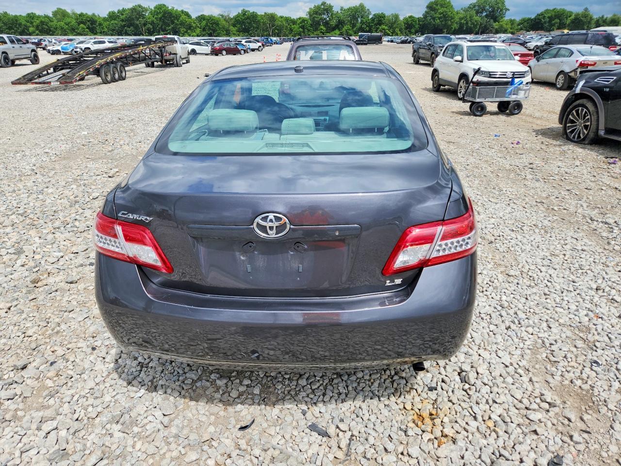 2011 Toyota Camry Le - Фото 6