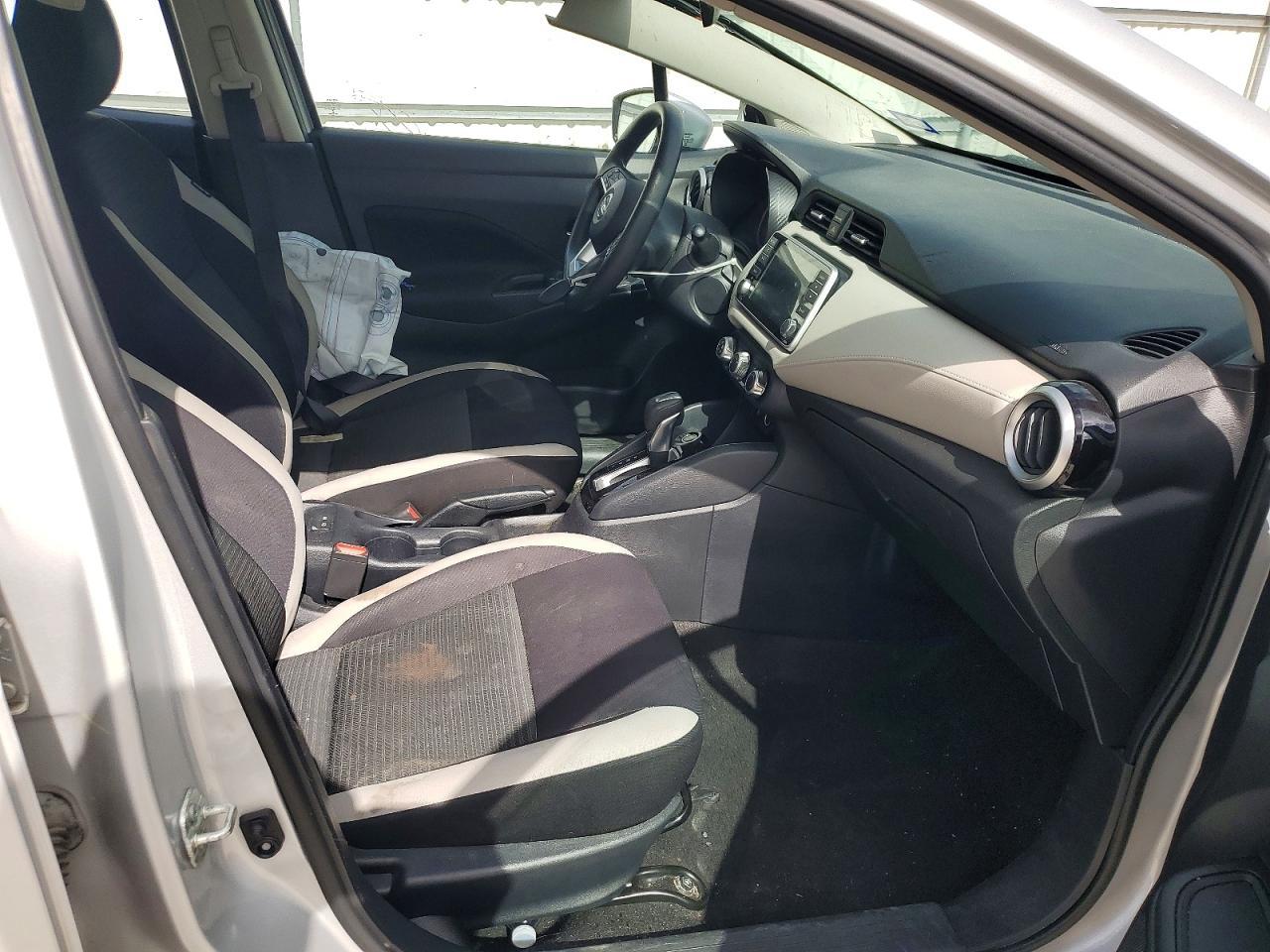 2021 Nissan Versa Sv - Image 7