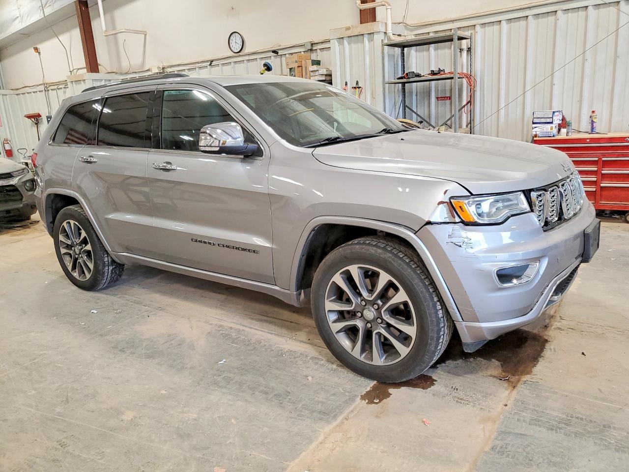 2017 Jeep Grand Cherokee Overland - Image 4