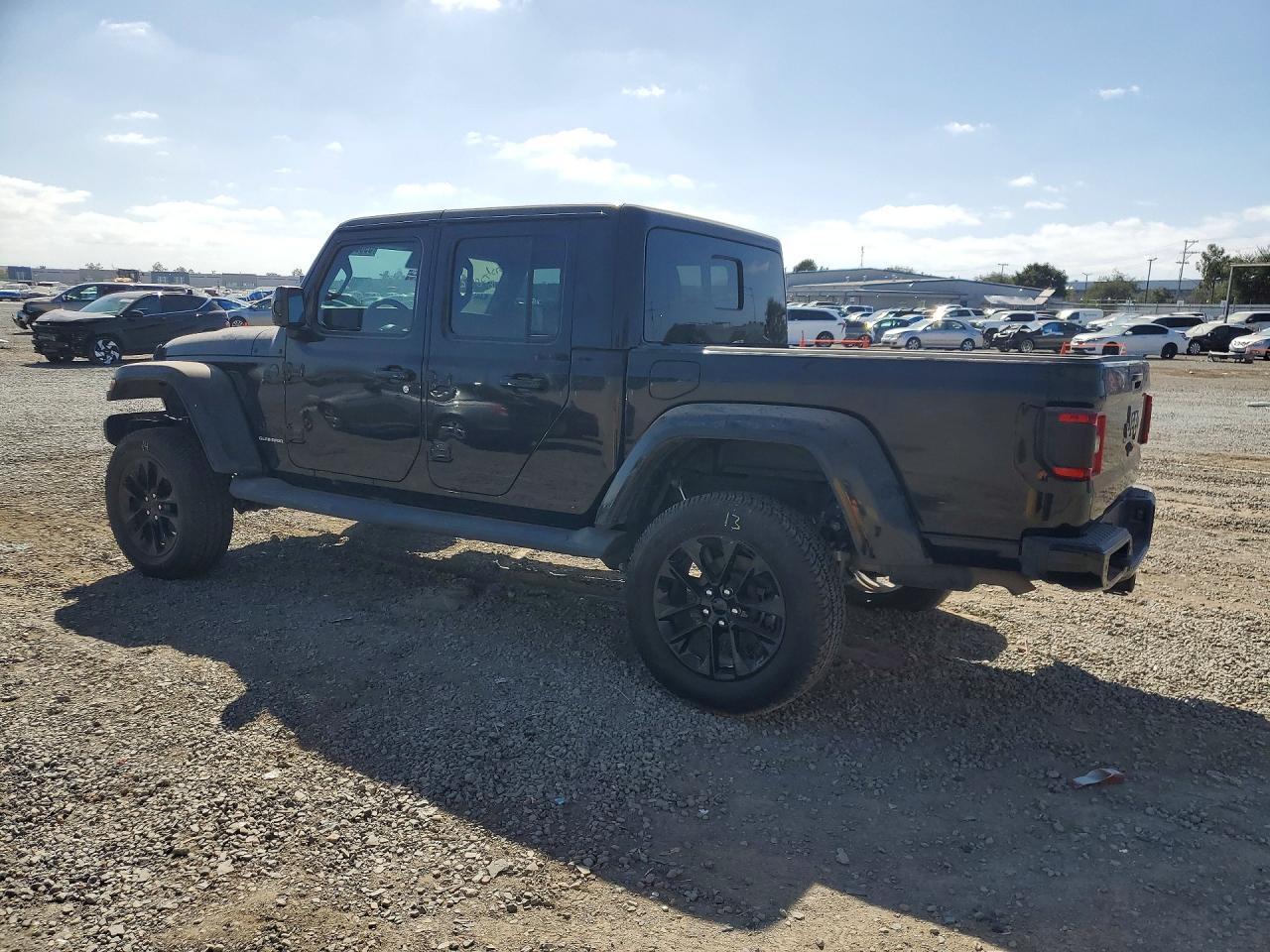 2021 Jeep Gladiator Overland - Image 2