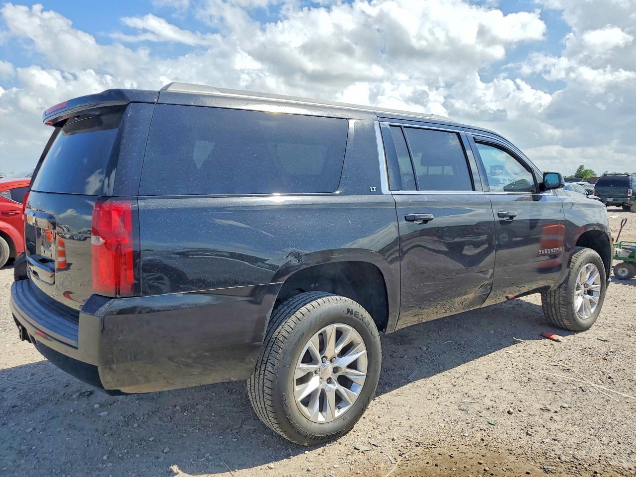 2016 Chevrolet Suburban C1500 Lt - Image 3