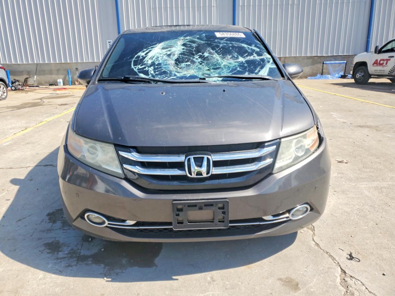 2015 Honda Odyssey Touring - Image 5