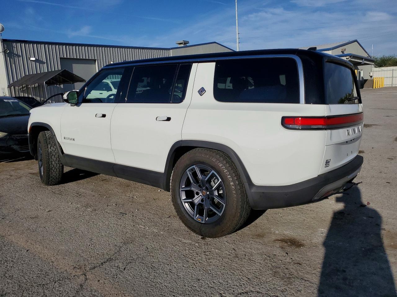 2024 Rivian R1S Adventure - Фото 2
