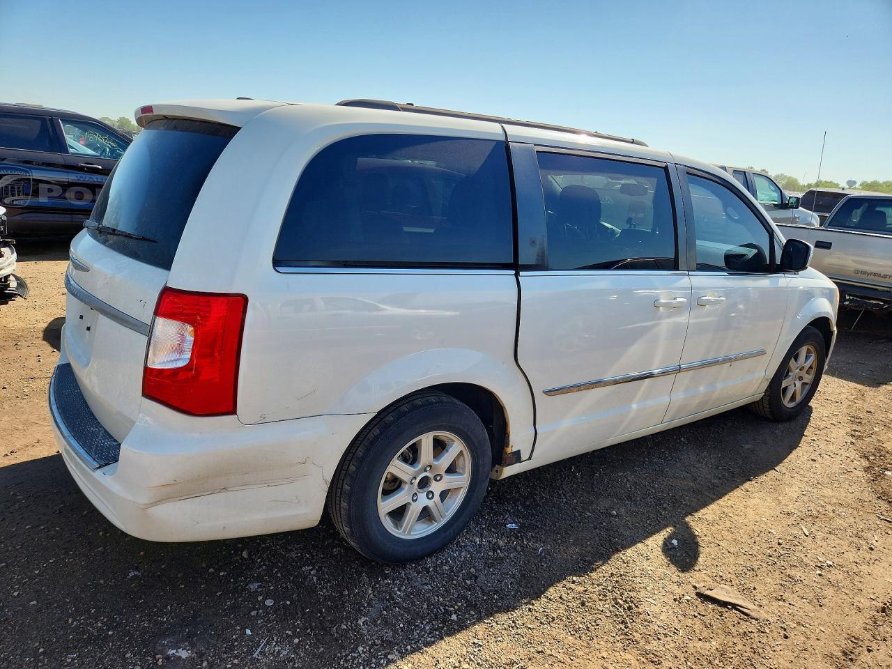 2013 Chrysler Town & Country Touring - Фото 3
