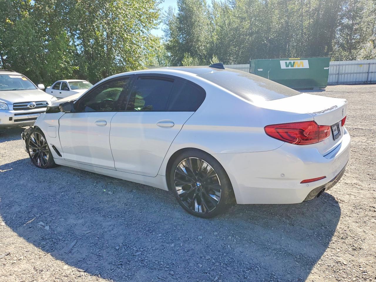 2019 BMW 530Xe - Фото 2