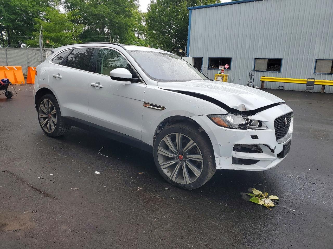 2017 Jaguar F-Pace Prestige - Image 4