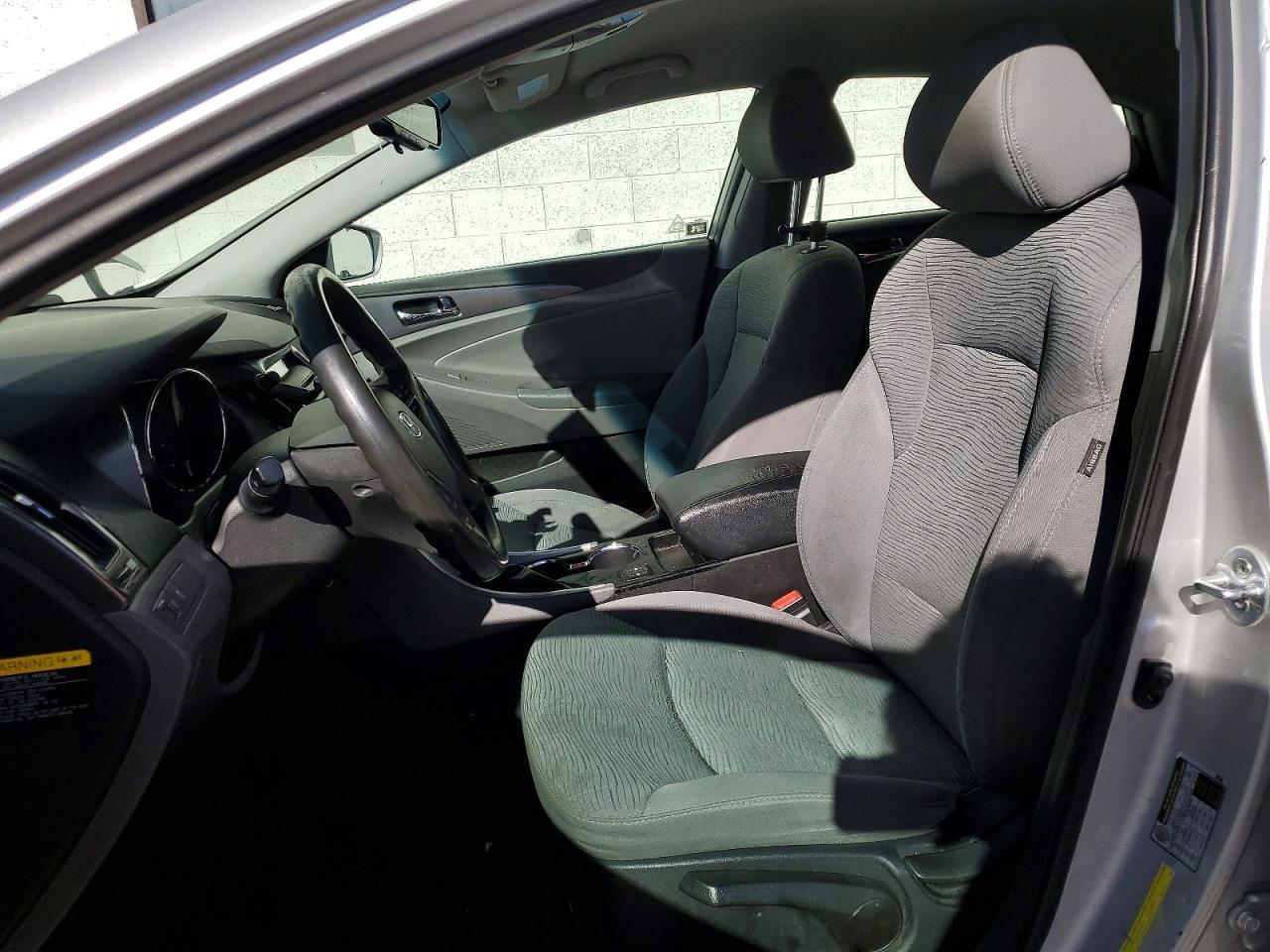 2015 Hyundai Sonata Hybrid Base - Image 7