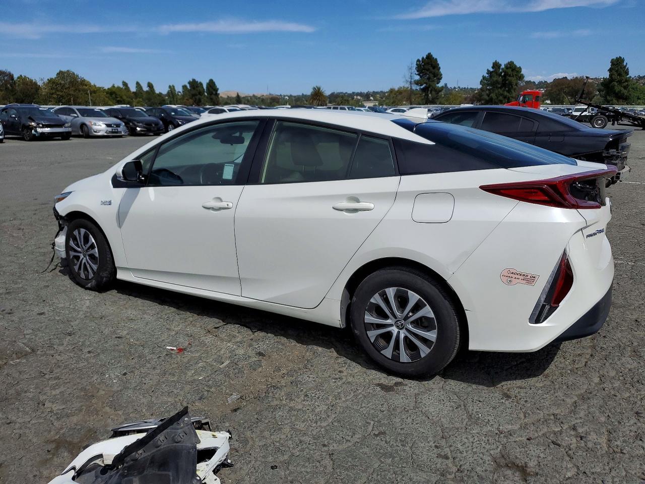 2020 Toyota Prius Prime Le - Image 2