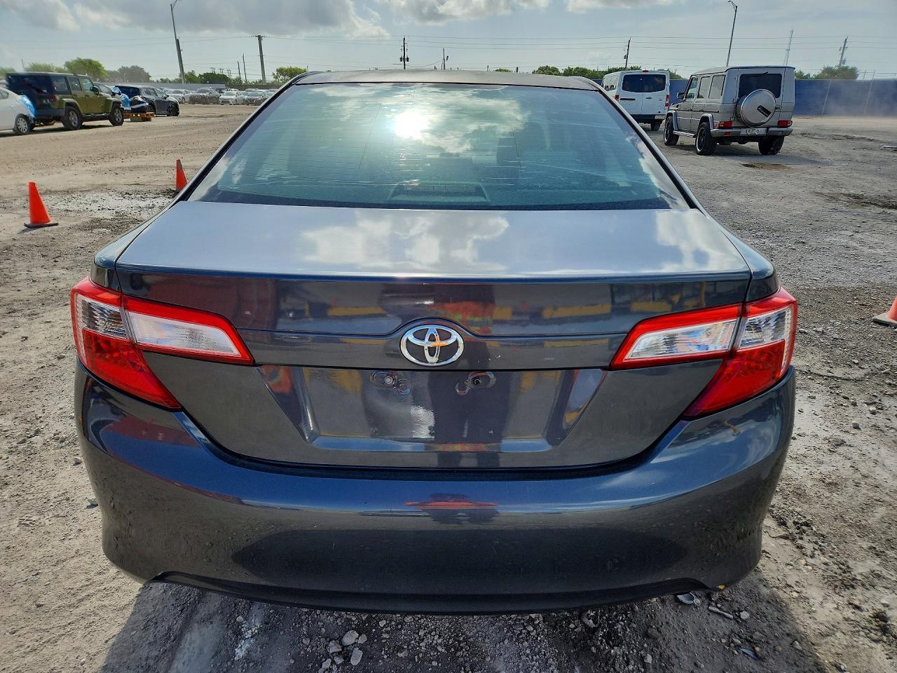2012 Toyota Camry Le - Фото 6