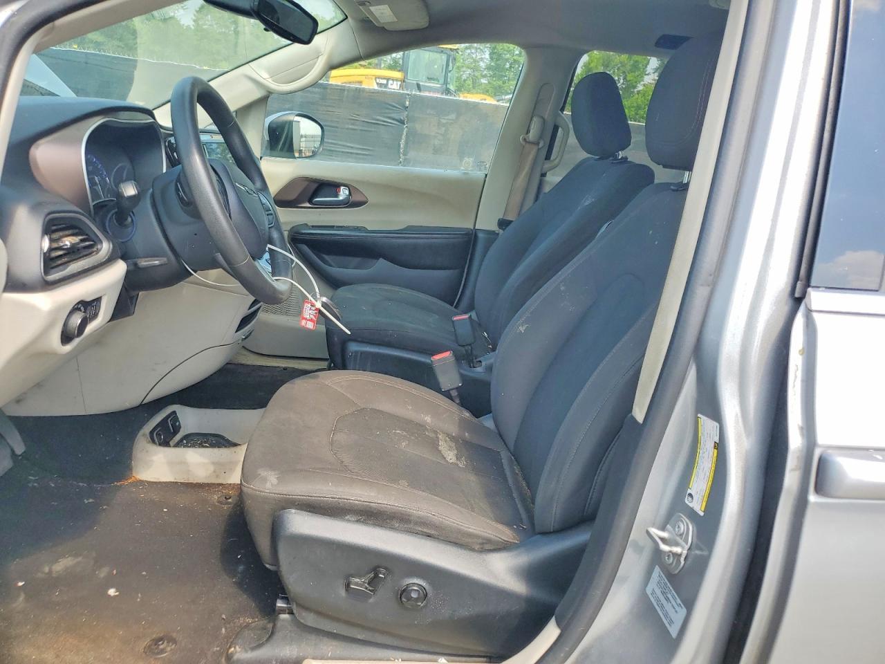 2017 Chrysler Pacifica Touring - Image 7