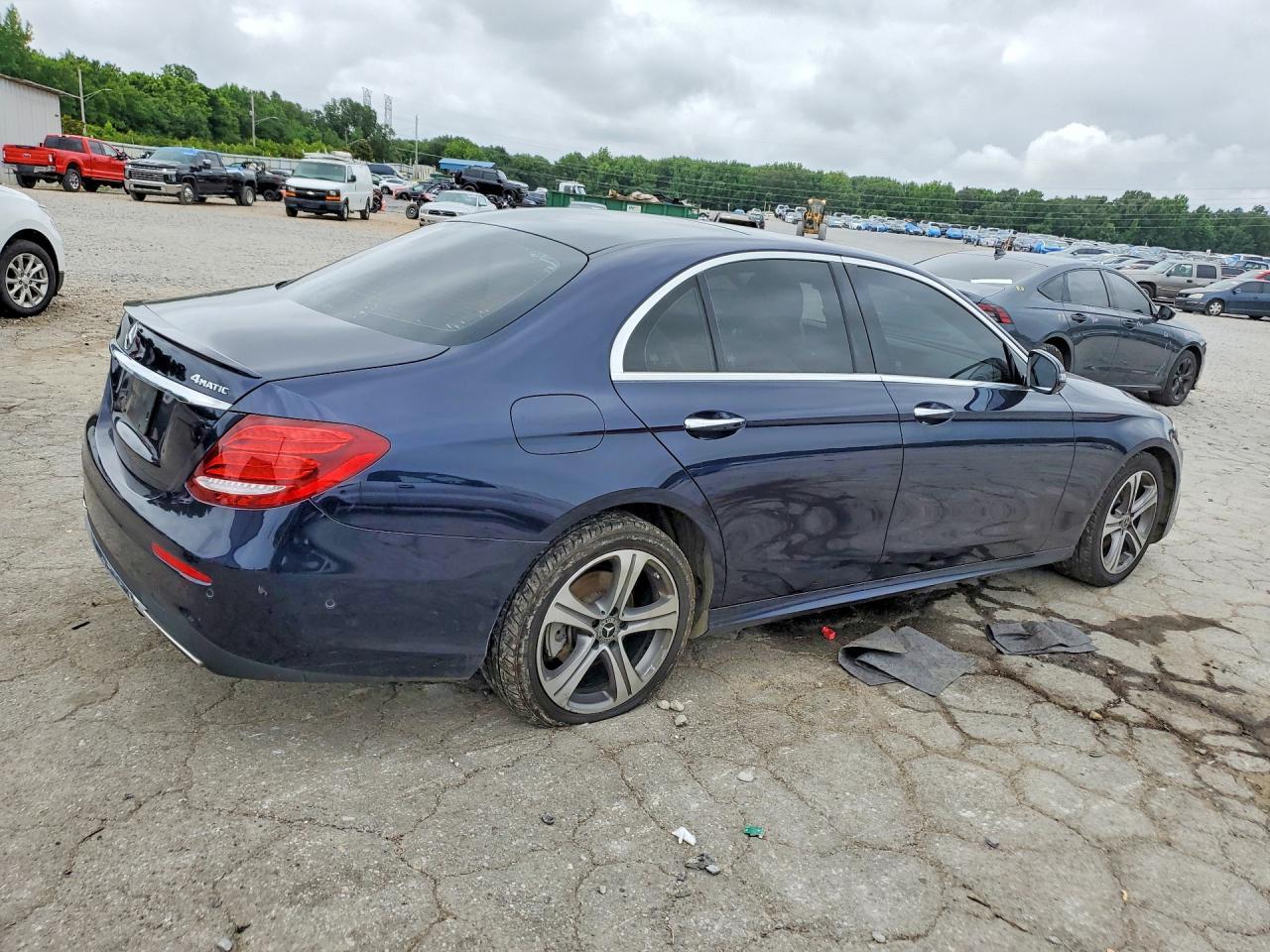 2018 Mercedes-Benz E 300 4Matic - Фото 3