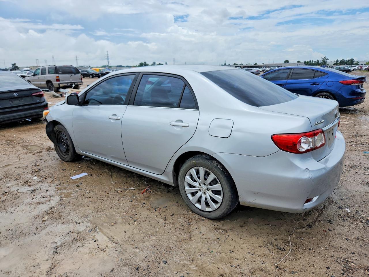 2013 Toyota Corolla Le - Фото 2