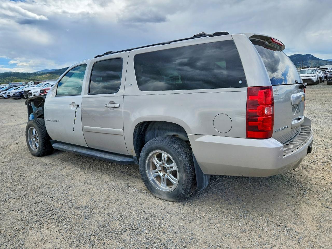 2007 Chevrolet Suburban K1500 - Image 2
