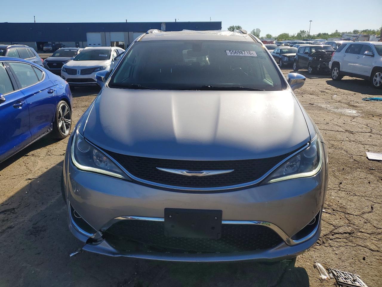 2018 Chrysler Pacifica Limited - Image 5