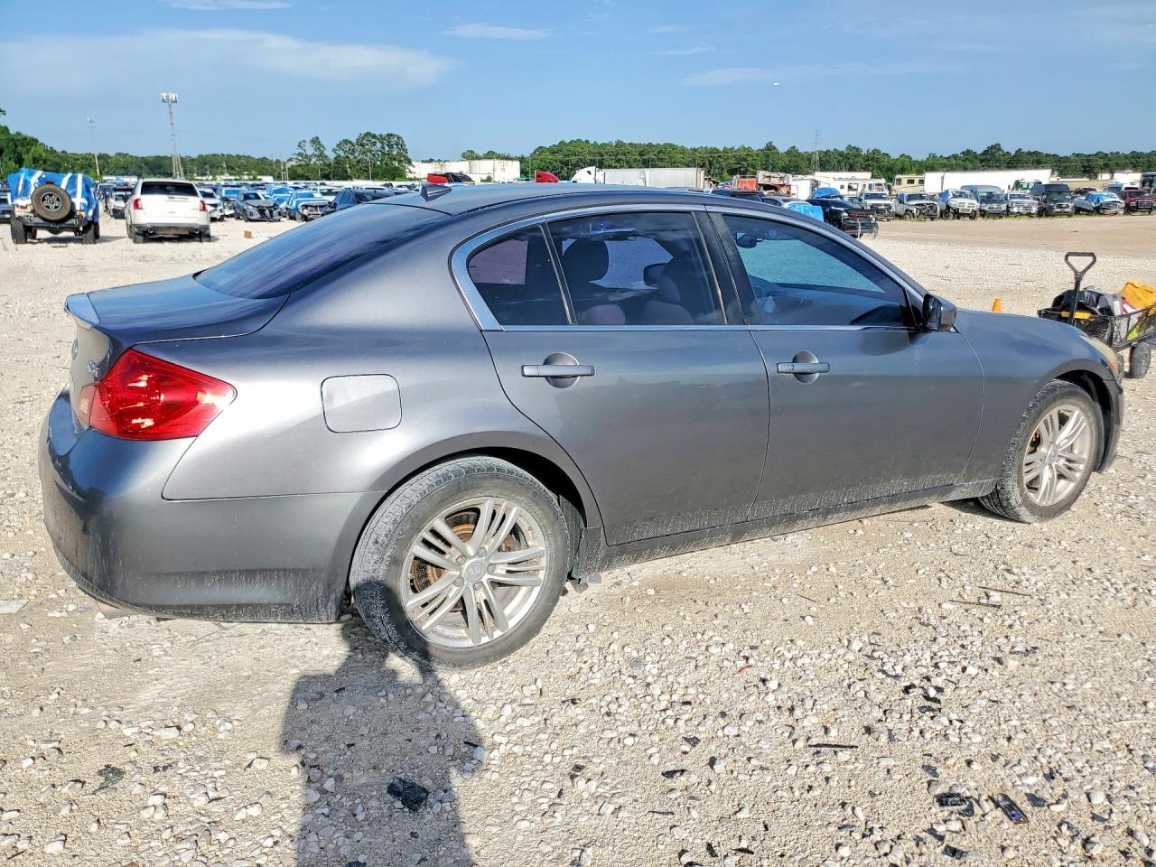 2011 Infiniti G25 Sedan X - Фото 3