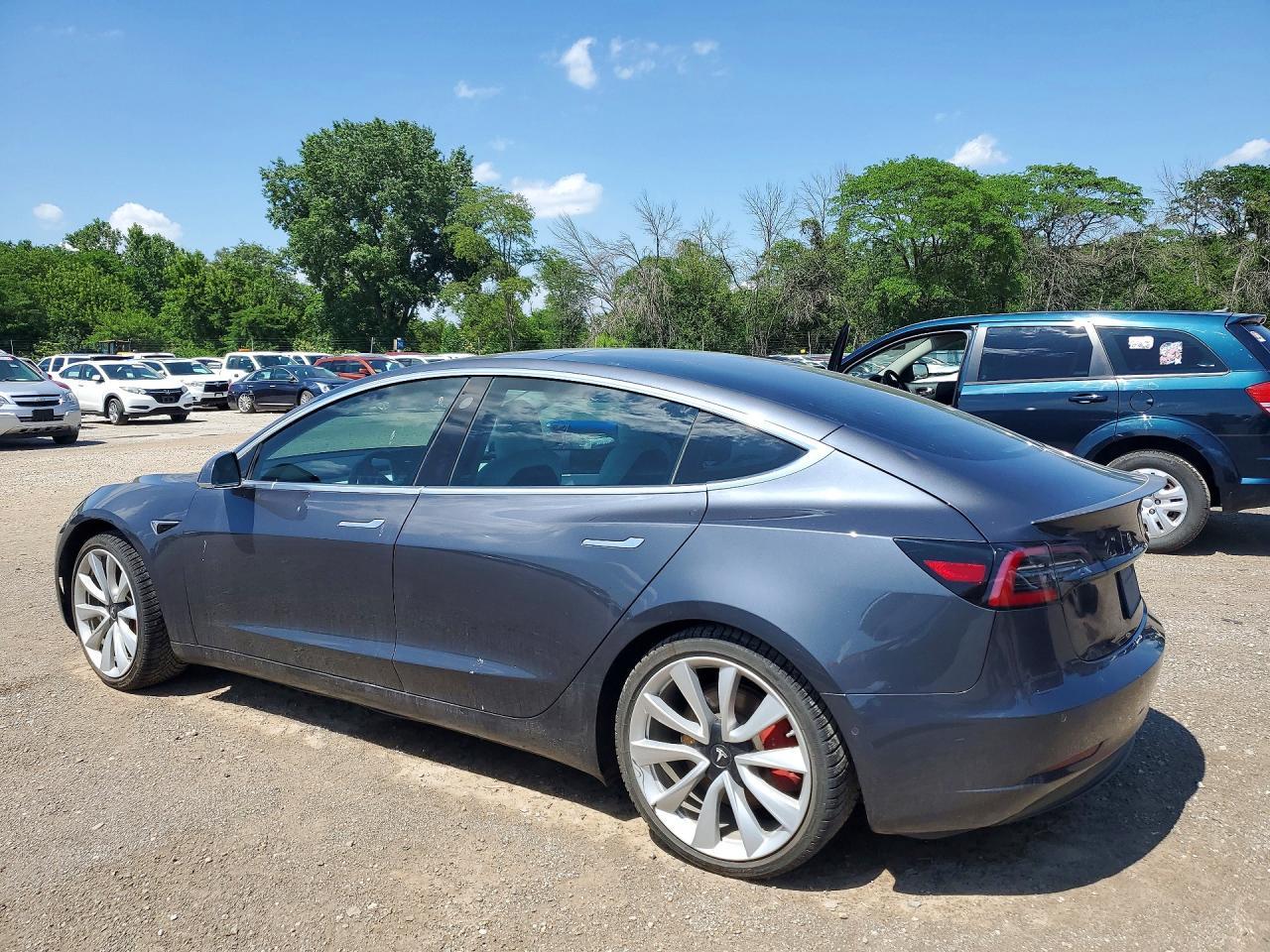 2019 Tesla Model 3 - Фото 2