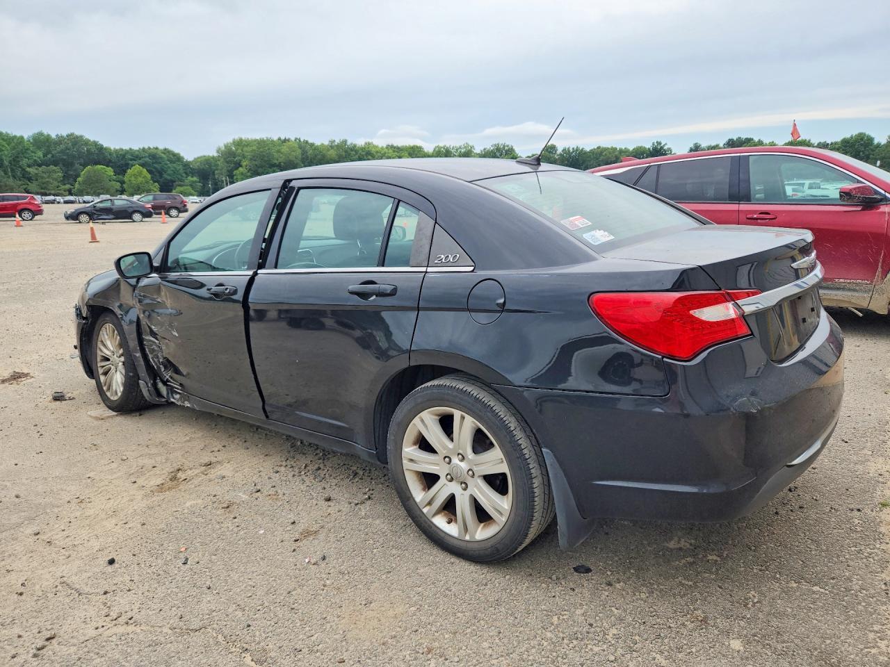 2013 Chrysler 200 Touring - Image 2