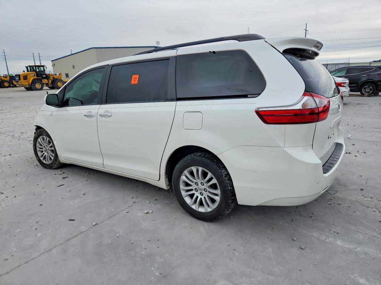 2015 Toyota Sienna Xle Premium 8-Passenger - Фото 2