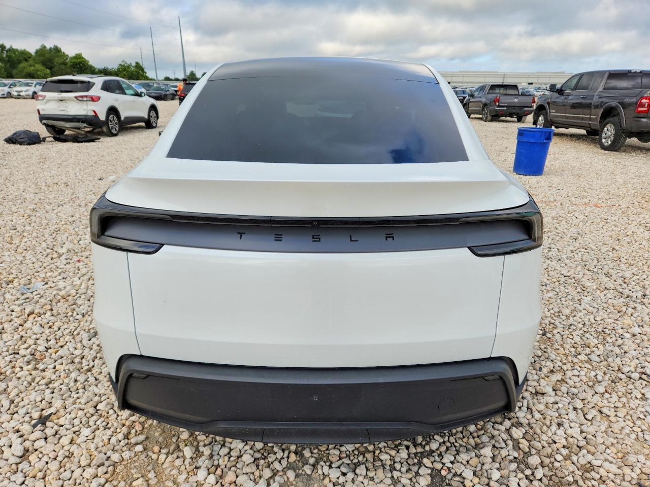 2026 Tesla Model Y - Фото 6