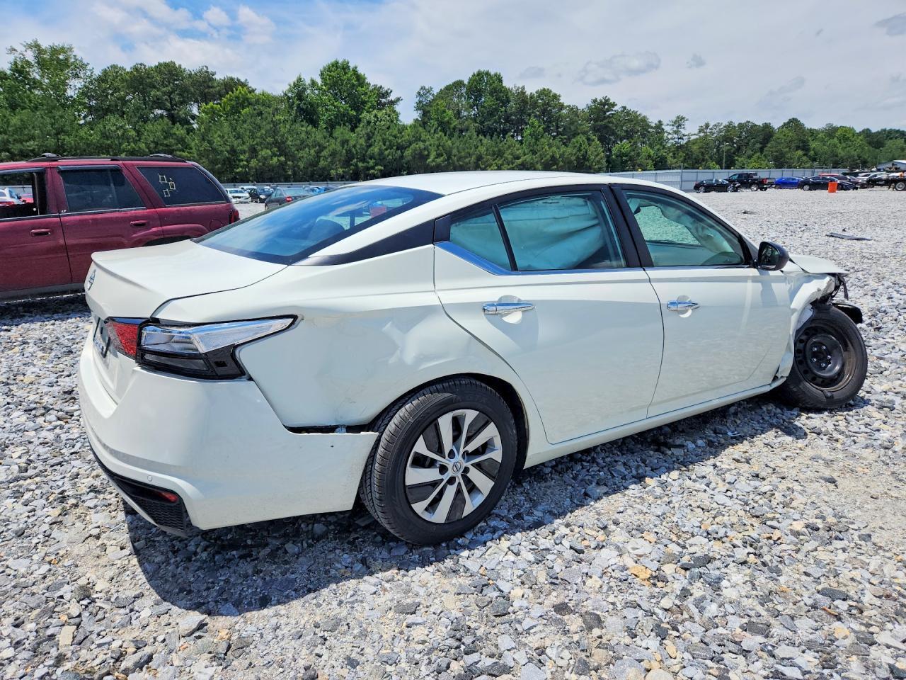 2024 Nissan Altima S - Image 3