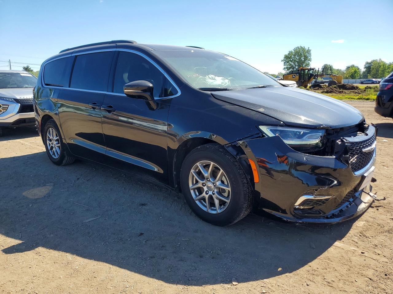 2021 Chrysler Pacifica Touring - Image 4
