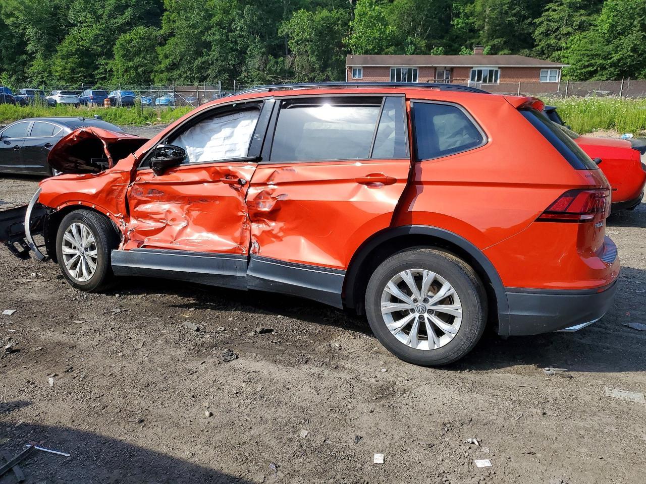 2019 Volkswagen Tiguan S - Фото 2