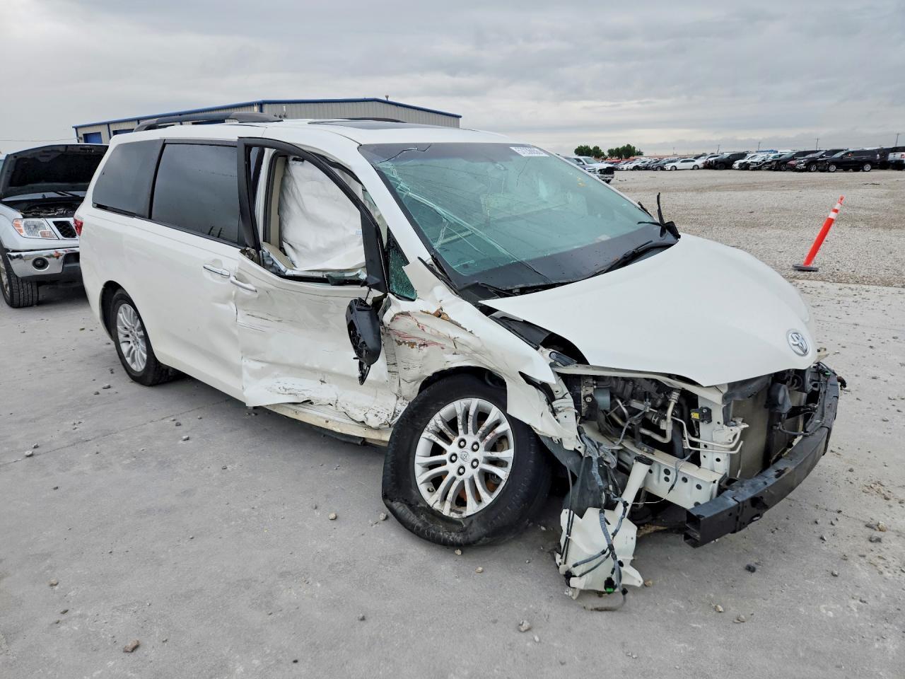 2015 Toyota Sienna Xle Premium 8-Passenger - Фото 4