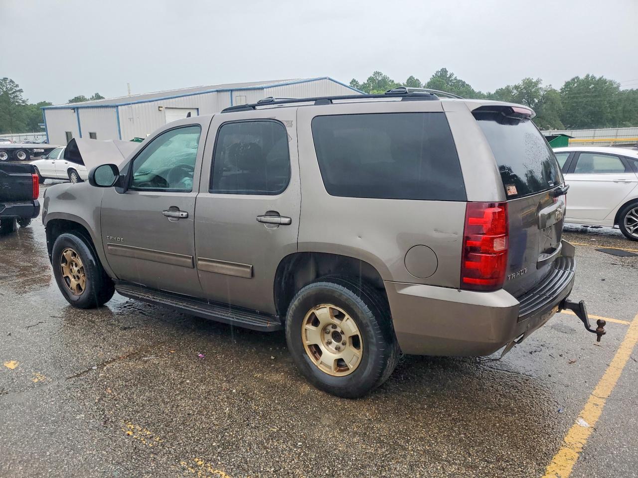 2011 Chevrolet Tahoe C1500 Ls - Фото 2
