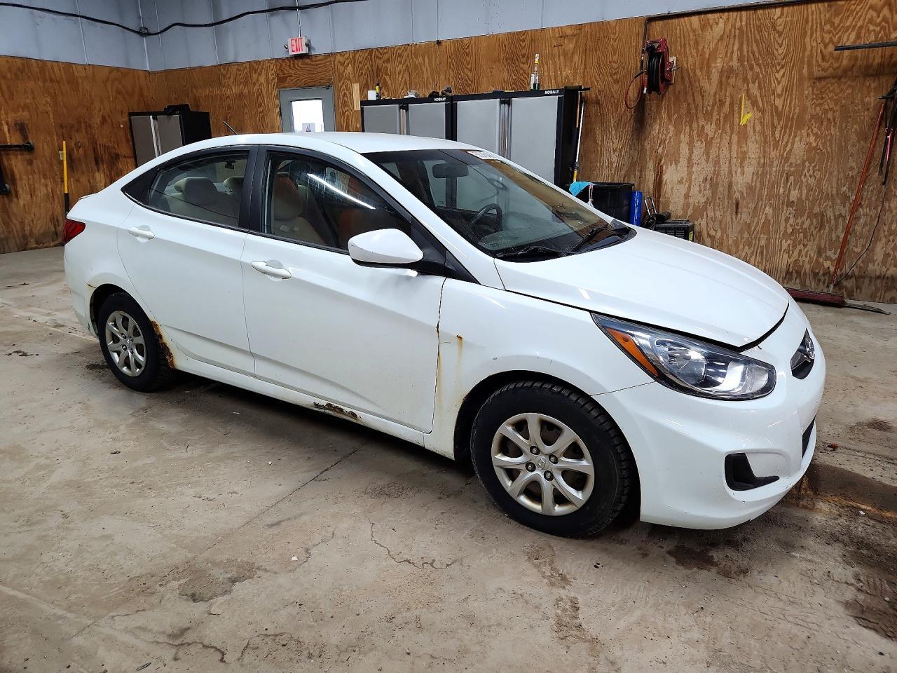 2013 Hyundai Accent Gls - Фото 4